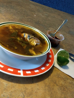 Una foto de Caldo de bagre al achiote