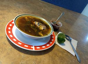 Una foto de Caldo de bagre al achiote