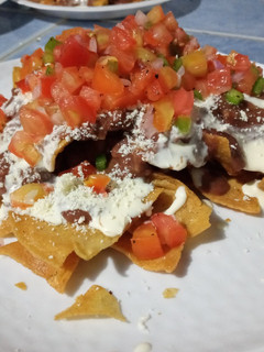 Una foto de Nachos catrachos