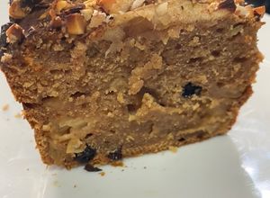 Una foto de Torta de manzana, nueces y dátiles