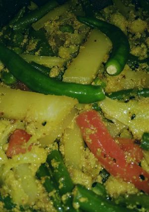 A picture of Mixed vegetables posto. mixed vegetables with poppy seeds paste.