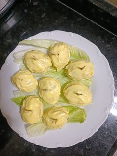 Una foto de Huevos rellenos con atún
