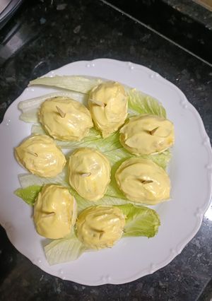 Una foto de Huevos rellenos con atún