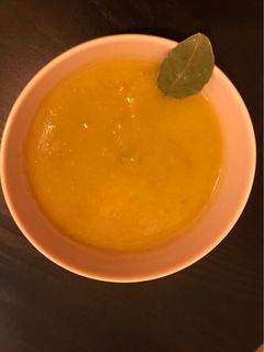 Una foto de Crema de calabacín y zanahoria 🥕