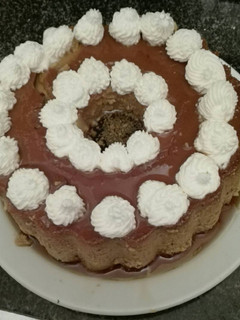 Una foto de Flan de huevo con café capuchino
