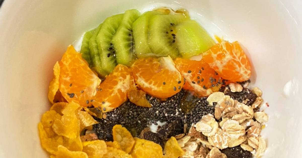 Yoghurt breakfast bowl Recipe by Jeerapa K. Cookpad