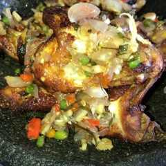 รูปของ Ayam goreng sambal matah