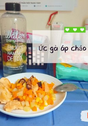 Hình của món Ức gà áp chảo rau củ quả #eatclean.