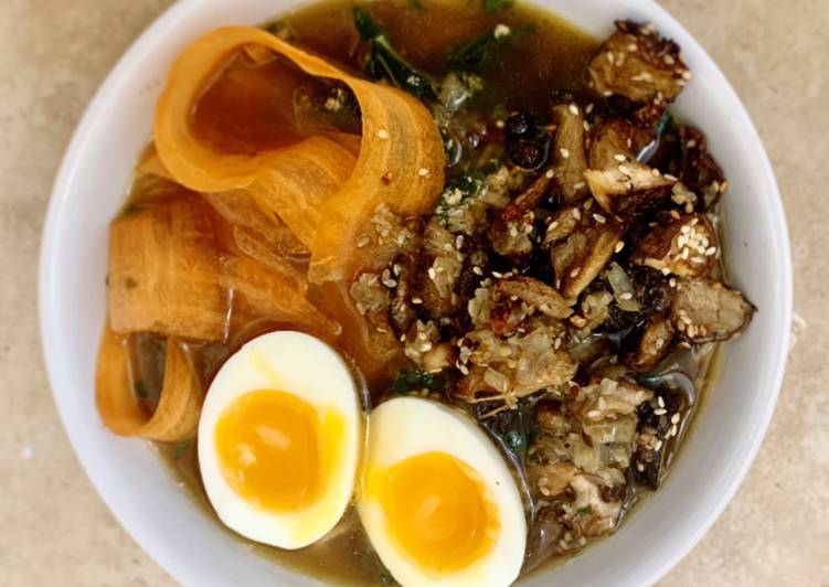 Ramen vegetariano de miso, kale y shiitakes