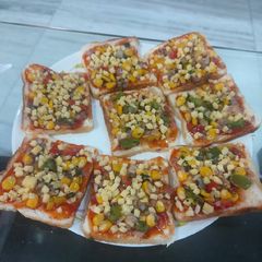 A picture of Cheese 🧀corn pizza bread.