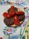 Canapés con morcilla y cherry