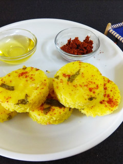 ઢોકળાં (Dhokla Recipe In Gujarati) રેસીપી મુખ્ય ફોટો