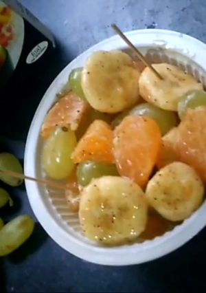 फ्रूट सलाद (Fruit salad recipe in Hindi) रेसिपी मुख्य फोटो