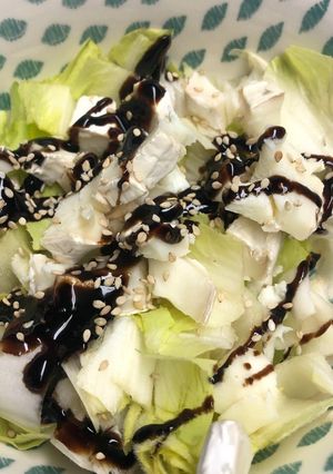 Une photo de Salade d’endive chèvre sésame