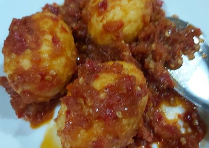 Bagaimana Menyiapkan Telur Balado simpel dan enak yang Menggugah Selera