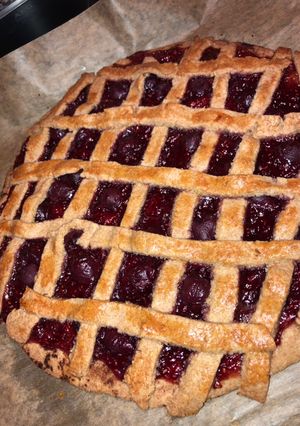 Málnalekváros-cseresznyés pite recept fotója