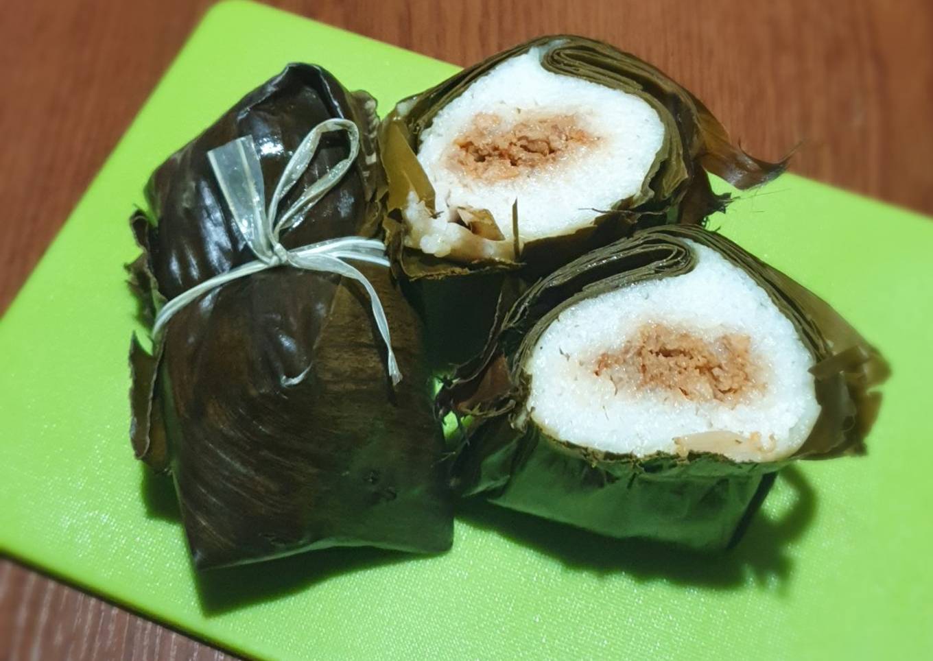 Lontong isi oncom