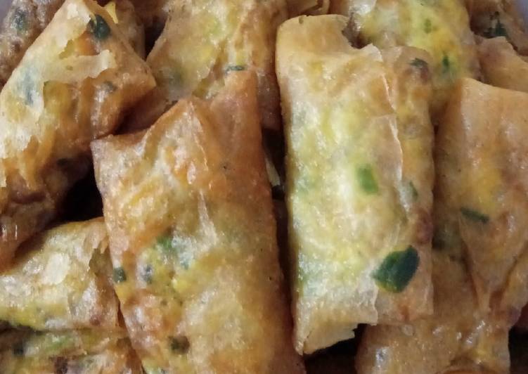 Resep Lumpia isi telor,wortel&amp; daun bawang sledri,sangat gurih😍, Enak