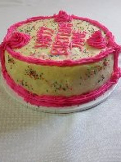 A picture of Strawberry cake using a jiko.