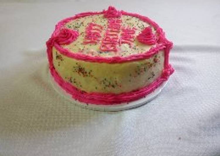 Strawberry cake using a jiko