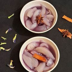 A picture of Butterfly Pea Stewed Pears.