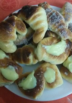 Una foto de Facturas: Medialunas, Vigilantes y Otras