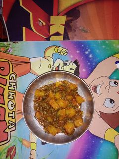 આલુ પાલક (Aloo Palak Recipe In Gujarati) રેસીપી મુખ્ય ફોટો