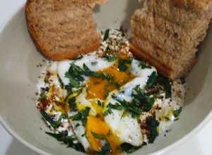 Foto principal de Huevos turcos con yogur