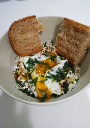 Una foto de Huevos turcos con yogur
