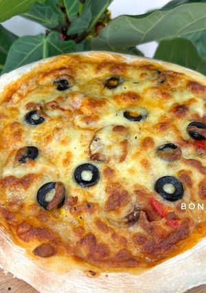 Hình của món Neapolitan Pizza với Nấm và Ớt Chuông 🫑🍕🍄‍🟫.