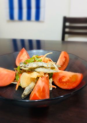 Una foto de Escabeche con Cornalitos fritos y ají NANBAN Japonés NANBAN DUQUE🇺🇾🇯🇵小魚（藤五郎鰯）の南蛮漬け