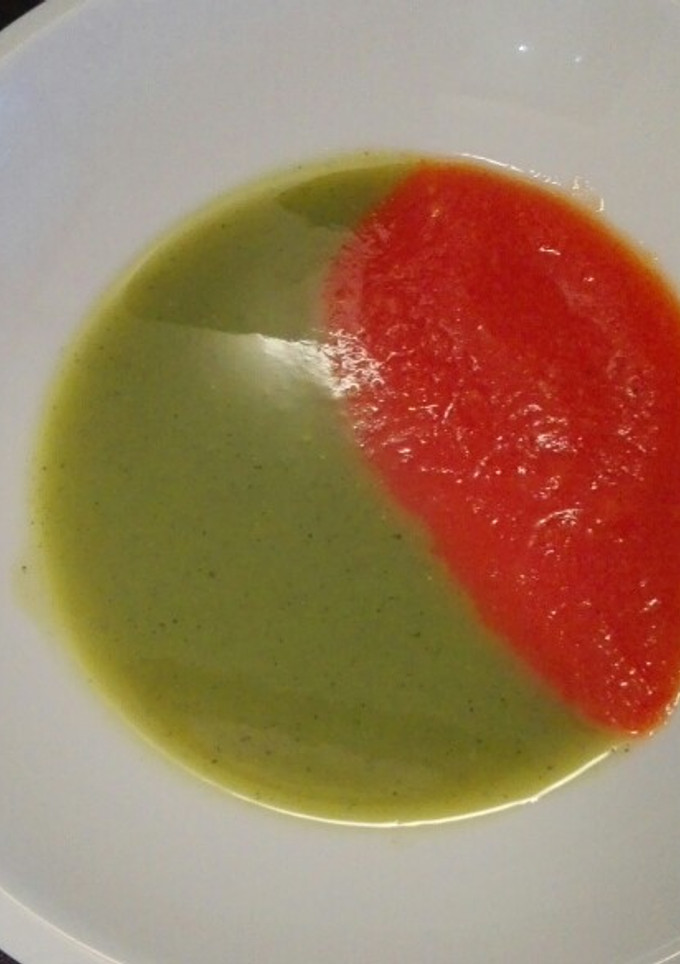 Una foto de Sopa de espárragos verdes