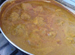 Una foto de Albóndigas de cerdo, res o cordero en salsa de coco