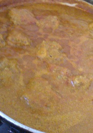 Una foto de Albóndigas de cerdo, res o cordero en salsa de coco