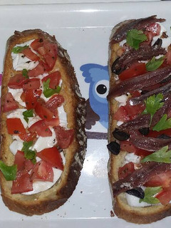 Una foto de Bruschetta