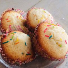 Vanilla cup cakes A picture of Vanilla cup cakes.