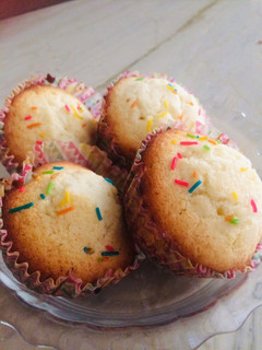 A picture of Vanilla cup cakes.