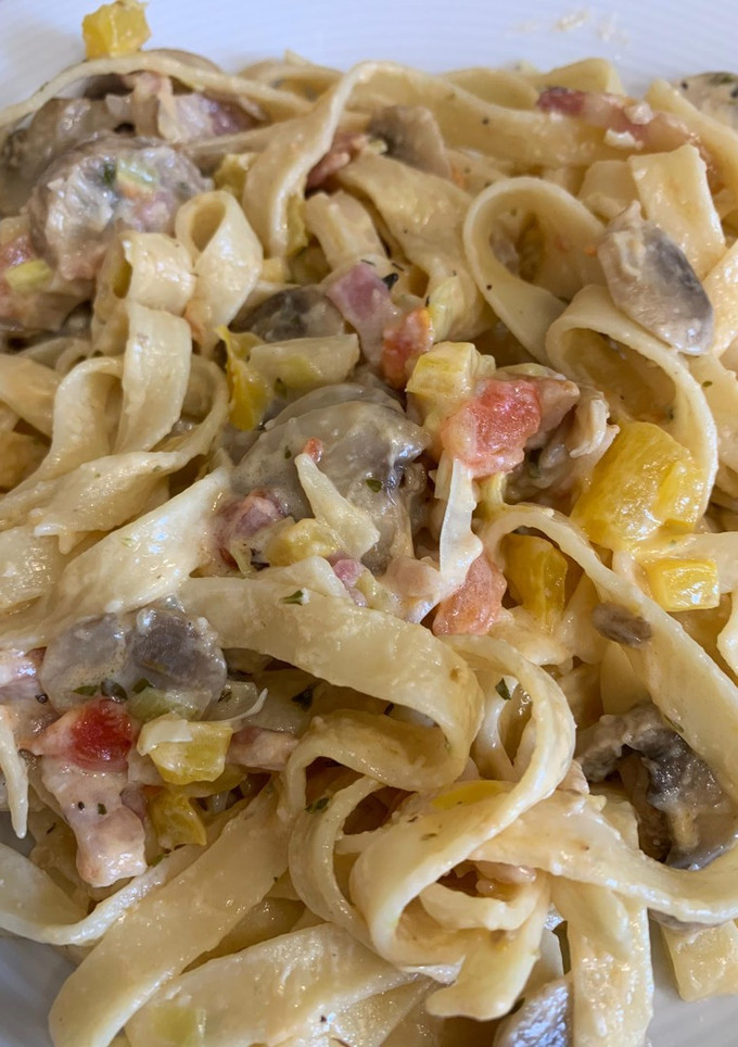 Una foto de Tagliatelle con verduras