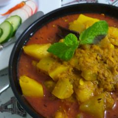 A picture of Bina onion,garlic And tomato ki lauki ki sabji.