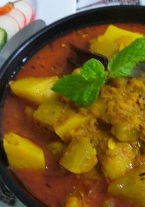 A picture of Bina onion,garlic And tomato ki lauki ki sabji.