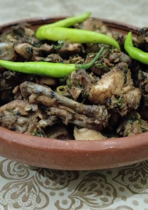 A picture of Amazing and mouthwatering chicken roast with soya sauce.
