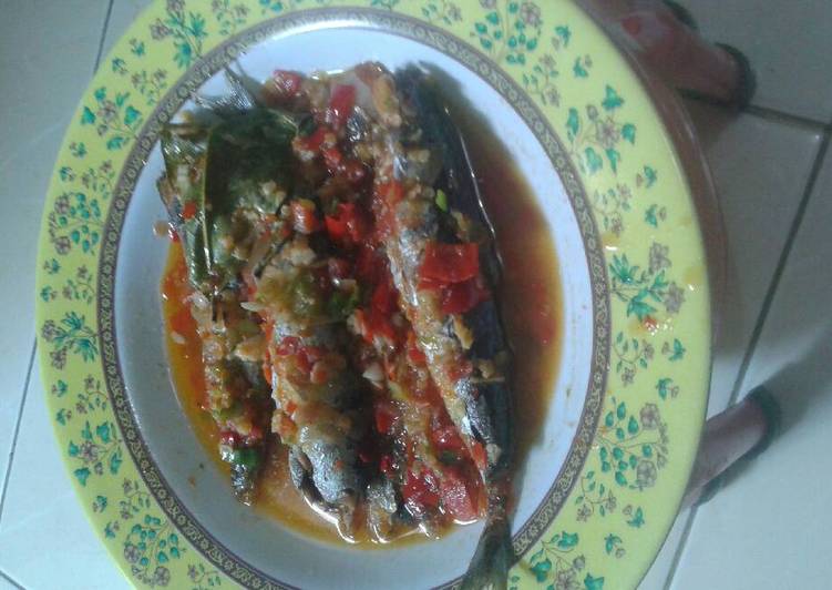 Resep Ikan Cuek  Balado oleh Ratih Sukardi Cookpad
