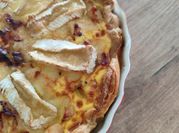 Une photo de camembert four lardon
