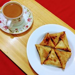 A picture of Qeema samosa.