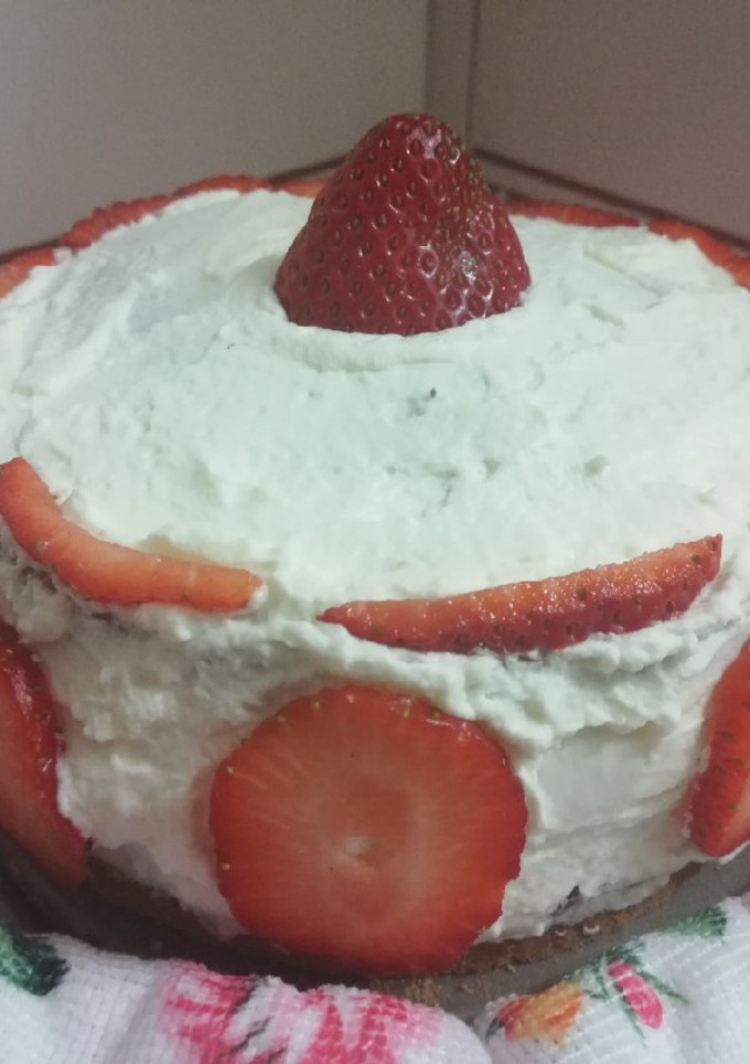 Una foto de Tarta de fresas con nata🍓🍰