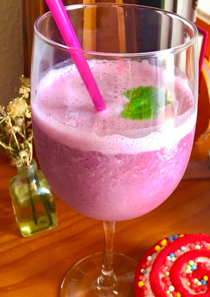 Una foto de Smoothie de kéfir con arándanos