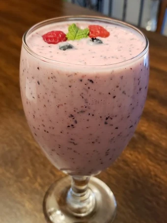 Easy Way Prepare Berry Banana Smoothie the Can Spoil the Tongue You can take Joss in your mouth