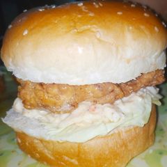 A picture of Zinger burger.
