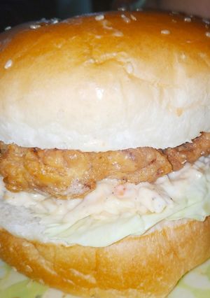 A picture of Zinger burger.