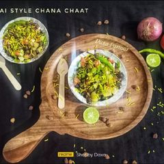 A picture of Mumbai Style Bhuna Chana Chaat.